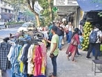 Mumbai, India - Jan. 16, 2025:Hawkers at Colaba causway, in Mumbai, India, on Thursday, January 16, 2025. (Photo by Anshuman Poyrekar/ Hindustan Times) (Hindustan Times)