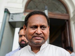 বিতর্কিত ‘স্যাটাভাঙা মার’ মন্তব্যকে ঘিরে আইনি চাপ বাড়ল নওদার বিধায়ক হুমায়ুন কবীরের ওপর। 