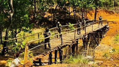 The bridges are being built under the Narayanpur Police’s ‘Maad Maitri Abhiyan’. (HT Photo) The bridges are being built under the Narayanpur Police’s ‘Maad Maitri Abhiyan’. (HT Photo)