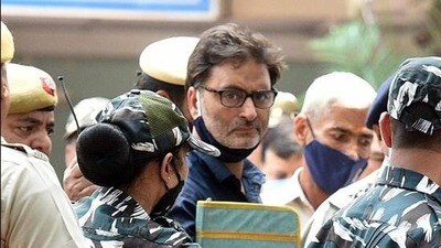 কাশ্মীরি পণ্ডিত নার্স সরলা ভাটকে অপহরণ, ধর্ষণ ও হত্যার ঘটনার ৩৬ বছর পর ইয়াসিন মালিকের বিরুদ্ধে চার্জশিট (HT_PRINT) কাশ্মীরি পণ্ডিত নার্স সরলা ভাটকে অপহরণ, ধর্ষণ ও হত্যার ঘটনার ৩৬ বছর পর ইয়াসিন মালিকের বিরুদ্ধে চার্জশিট (HT_PRINT)