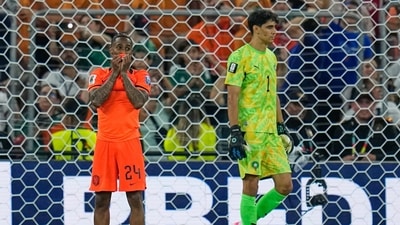 At 2-2 in the penalty shootout, Bounou saved Summerville's shot. (AP Photo/Ricardo Mazalan) At 2-2 in the penalty shootout, Bounou saved Summerville's shot. (AP Photo/Ricardo Mazalan)