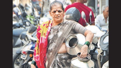 Mumbai, India – 08 May 2026: Residents of Mumbai Central B.I.T Chawl rely on water tankers due to a water shortage, caused by a pipeline burst near Mahalaxmi area, in Mumbai, India, on Friday, 08 May 2026. (Photo by Bhushan Koyande/HT Photo) Mumbai, India – 08 May 2026: Residents of Mumbai Central B.I.T Chawl rely on water tankers due to a water shortage, caused by a pipeline burst near Mahalaxmi area, in Mumbai, India, on Friday, 08 May 2026. (Photo by Bhushan Koyande/HT Photo)