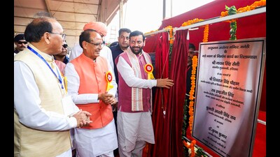 On this occasion, Chouhan and Saini also inaugurated and laid the foundation stones of development projects worth approximately ₹125 crore for the Bawal Assembly constituency. (@NayabSainiBJP X) On this occasion, Chouhan and Saini also inaugurated and laid the foundation stones of development projects worth approximately ₹125 crore for the Bawal Assembly constituency. (@NayabSainiBJP X)