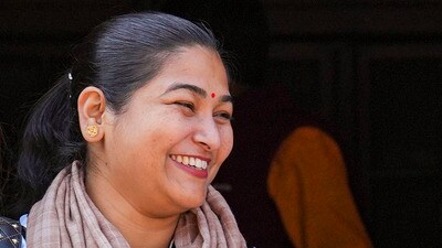 এনআইএ-র জালে প্রাক্তন তৃণমূল সাংসদ অপরূপা পোদ্দারের স্বামী এনআইএ-র জালে প্রাক্তন তৃণমূল সাংসদ অপরূপা পোদ্দারের স্বামী