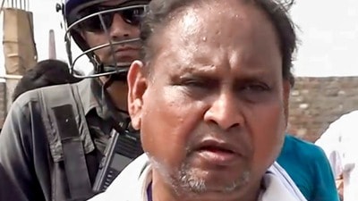 আরও বিপাকে হুমায়ুন কবীর (PTI) আরও বিপাকে হুমায়ুন কবীর (PTI)