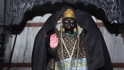 শনি এবং কেতুর ষড়ষ্টক যোগ কতক্ষণ কোন রাশিচক্রের জন্য উপকার বয়ে আনবে? শনি এবং কেতুর ষড়ষ্টক যোগ কতক্ষণ কোন রাশিচক্রের জন্য উপকার বয়ে আনবে?
