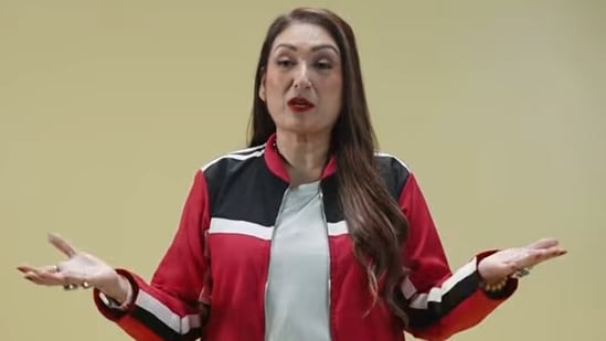 ‘Tere baap ka peeti hoon?’: Sunita Ahuja slams trolls targeting her for drinking and partying; fans call her ‘lady don’
