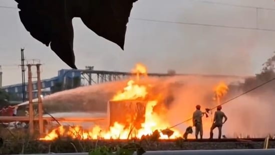 Massive fire breaks out in naphtha-carrying pipeline at refinery in Bengal's Haldia; 20 injured