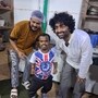 ৬০ টাকায় মেলে আলু পরোটা, নদিয়ার সাধারণ ধাবায় অরিজিৎ, ভোজন সেরে রান্নাঘরে চলল ফোটোসেশন!