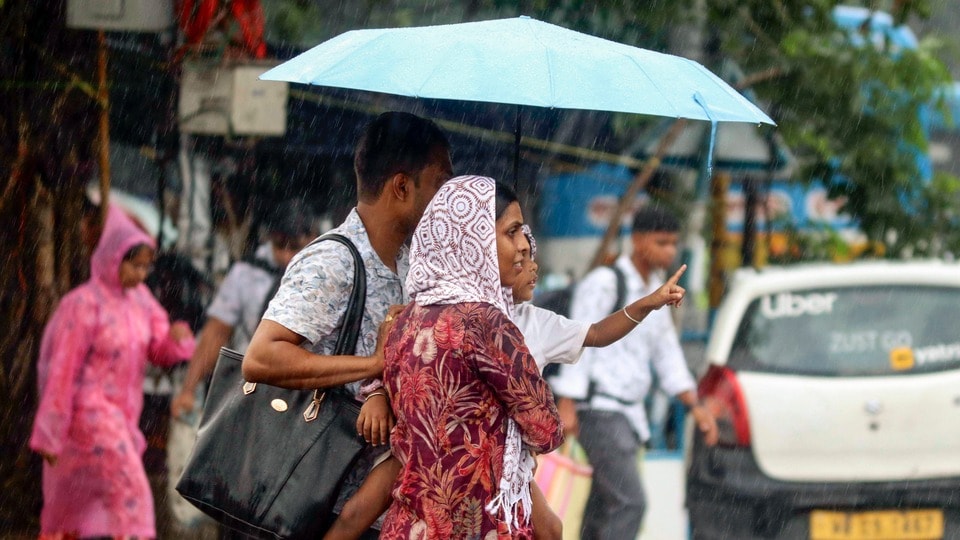 দক্ষিণবঙ্গে বুধবার থেকে বর্ষার দাপট বাড়বে। (Saikat Paul)