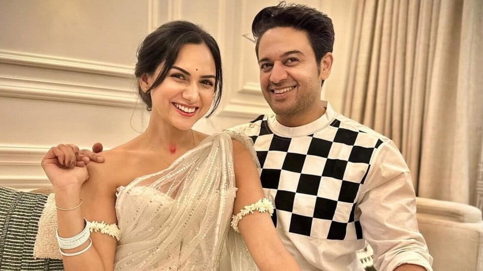 সন্তান চায় না স্ত্রী, তাই ডিভোর্সের পথে! তবু গৌরব বলছেন, ‘ভালোবাসা আজও অটুট’