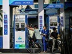 పెట్రోల్​, డీజిల్​ ధరలను తగ్గించిన నయారా..(AFP)