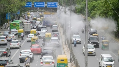 Experts said that Delhi will see some relief from these heatwave-like conditions from Thursday, as the monsoon advances. (Raj K Raj/Hindustan Times) Experts said that Delhi will see some relief from these heatwave-like conditions from Thursday, as the monsoon advances. (Raj K Raj/Hindustan Times)