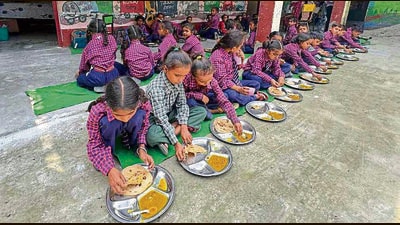 Government school students having mid day meal during the school hours in Ludhiana. (HT Photo) Government school students having mid day meal during the school hours in Ludhiana. (HT Photo)