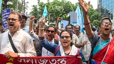 উৎসশ্রী পোর্টালের মাধ্যমে প্রাথমিক শিক্ষকদের বদলির প্রক্রিয়া শুরু করার ঘোষণা করল রাজ্য সরকার। (ছবিটি প্রতীকী, সৌজন্যে পিটিআই) উৎসশ্রী পোর্টালের মাধ্যমে প্রাথমিক শিক্ষকদের বদলির প্রক্রিয়া শুরু করার ঘোষণা করল রাজ্য সরকার। (ছবিটি প্রতীকী, সৌজন্যে পিটিআই)