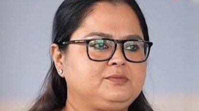 ভক্তদের ছবি তোলা কেন পছন্দ নয় সোহিনীর?