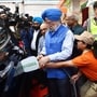 দেশে জ্বালানি আমদানির উপর নির্ভরতা কমাতে পেট্রোলে ইথানল মেশানোর প্রকল্পে জোর দিয়েছে কেন্দ্র সরকার। (Naveen Sharma)
