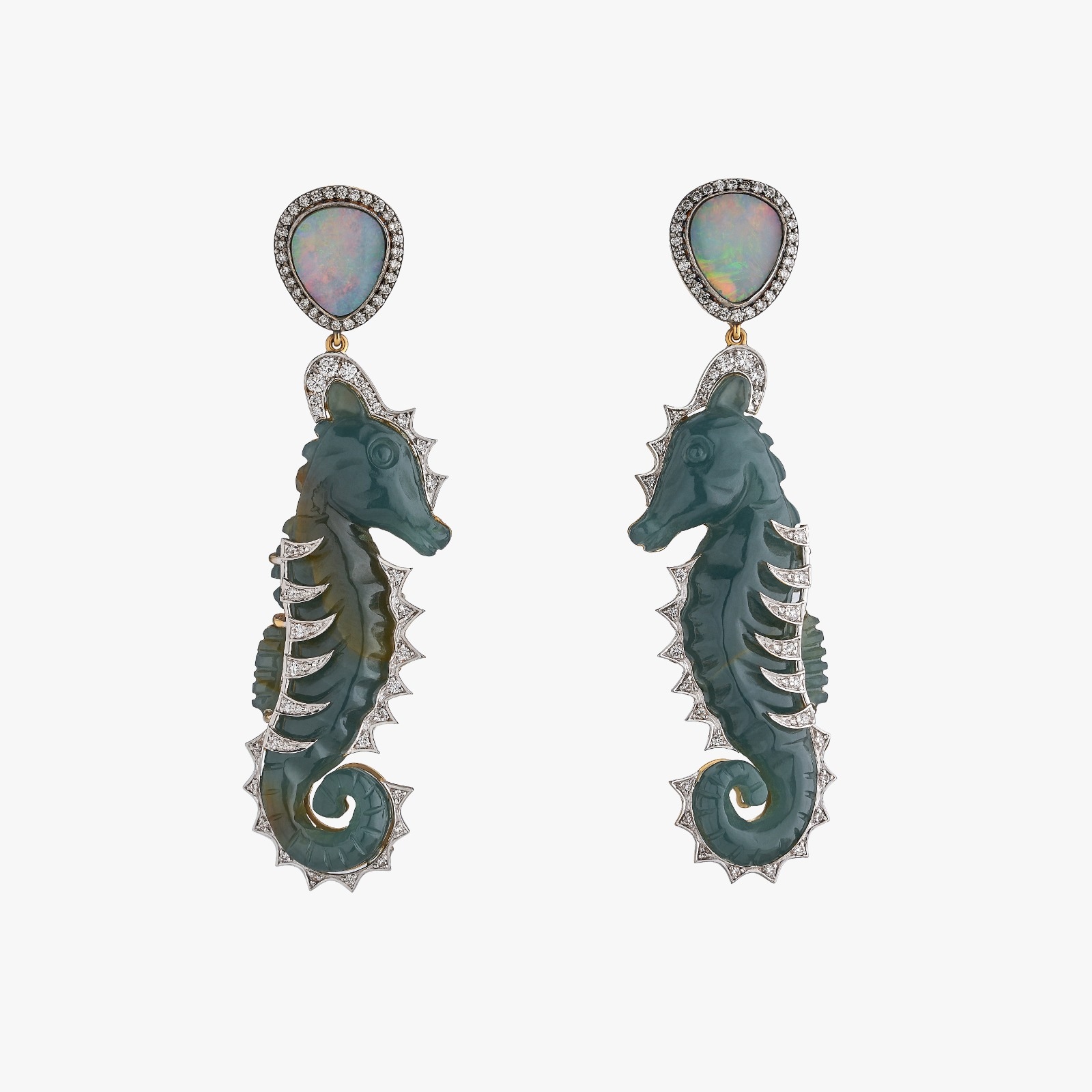Sapphire rings, earrings or pendants can give any 9-5 attire a confident edge. (Deshya by Ma Passion) Sapphire rings, earrings or pendants can give any 9-5 attire a confident edge. (Deshya by Ma Passion)