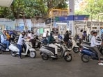 Thane: Motorists queue up to refuel their vehicles at a petrol pump amid reports of fuel shortage following a recent increase in petrol prices, in Thane, Thursday, June 18, 2026. (PTI Photo)(PTI06_18_2026_000261B)