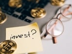 Can NRIs invest in SIFs? Know the  <span class='webrupee'>₹</span>10 lakh minimum investment, eligibility, documents etc (Pexel/Representative image)