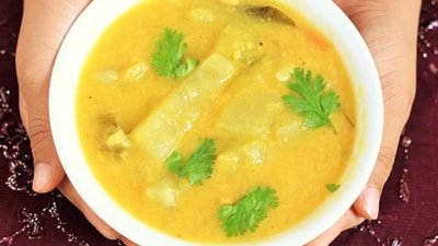 High-Protein Bottle Gourd Lentil Stew With Fresh Coriander (Freepik)
