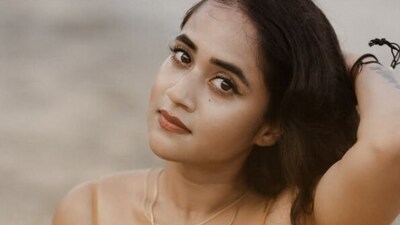 <p>పాపులర్ యూట్యూబర్, బిగ్ బాస్ రన్నరప్ షణ్ముఖ్ జస్వంత్ తో దీప్తి సునైన బ్రేకప్ తెలిసిందే. రీసెంట్ గా షణ్ముఖ్ పెళ్లి చేసుకున్నాడు. </p> (instagram-deepthi_sunaina) <p>పాపులర్ యూట్యూబర్, బిగ్ బాస్ రన్నరప్ షణ్ముఖ్ జస్వంత్ తో దీప్తి సునైన బ్రేకప్ తెలిసిందే. రీసెంట్ గా షణ్ముఖ్ పెళ్లి చేసుకున్నాడు. </p> (instagram-deepthi_sunaina)