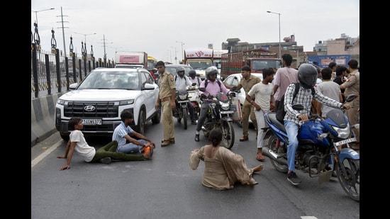At around 11.30am, family members of the deceased, along with locals, staged a protest on the nearby NH-9 for about 45 minutes, demanding a strict action against the suspects. (Sakib Ali/HT Photo)