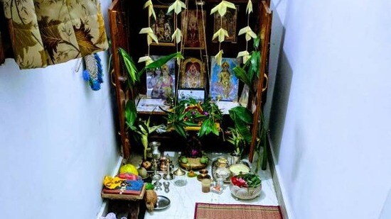పూజ గదిలో ఉండకూడని వస్తువులు