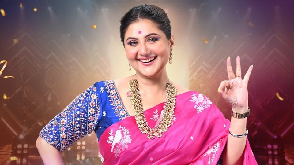রচনাদির গুনগান গেয়ে শুরু করেছেন শো, তবু জুটছে কটাক্ষ! ইঙ্গিতে জবাব স্বস্তিকার?