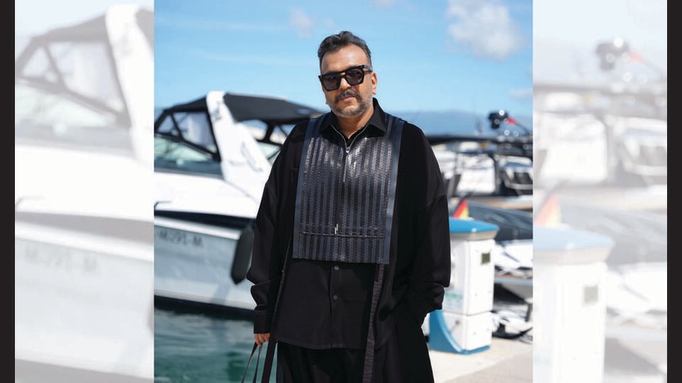 Amit Aggarwal says he’d swipe right on Sofia Vergara.