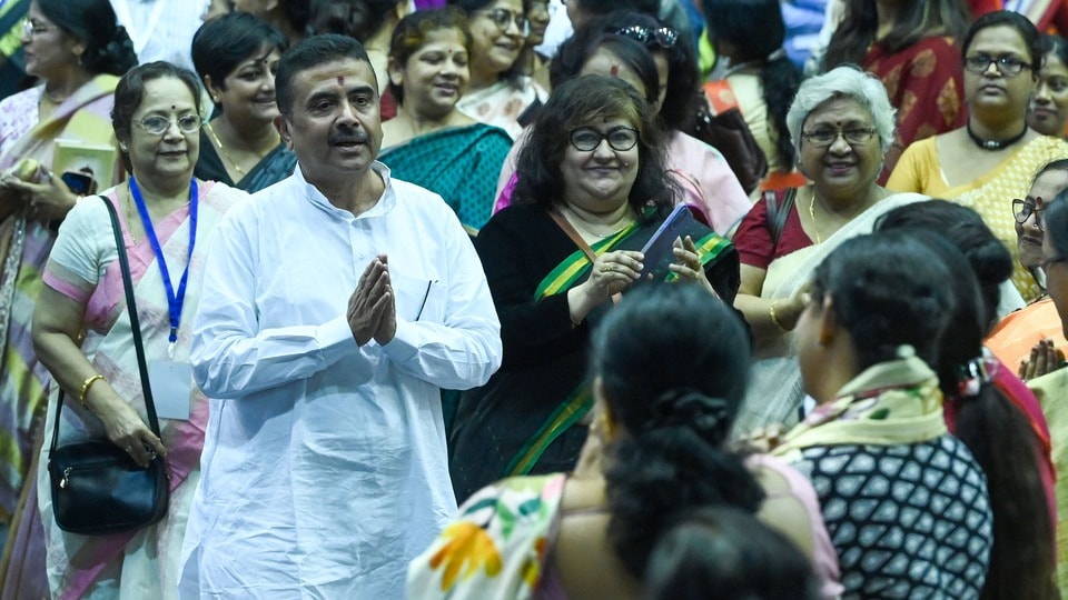 মহিলা হেল্পডেস্ক এবং সাইবার হেল্পডেস্ক চালু করল শুভেন্দু অধিকারী সরকার। (ফাইল ছবি, সৌজন্যে সমীর জানা/হিন্দুস্তান টাইমস)