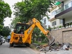 Around 300 houses have been issued restoration notices in DLF Phase-3 and will face legal action, officials added. (Parveen Kumar/HT)