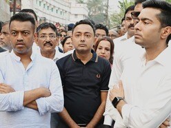 পুলিশের জাল এড়ানোর জন্য অনেক চেষ্টা করেছিলেন দেবরাজ চক্রবর্তী। শেষপর্যন্ত ধরা পড়ে গিয়েছেন। (ফাইল ছবি, সৌজন্যে ফেসবুক Debraj Chakraborty)