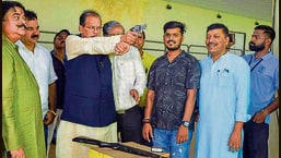 J’khand finance minister Kishore returns security guards along with police vehicles J’khand finance minister Kishore returns security guards along with police vehicles