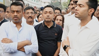 পুলিশের জাল এড়ানোর জন্য অনেক চেষ্টা করেছিলেন দেবরাজ চক্রবর্তী। শেষপর্যন্ত ধরা পড়ে গিয়েছেন। (ফাইল ছবি, সৌজন্যে ফেসবুক Debraj Chakraborty) পুলিশের জাল এড়ানোর জন্য অনেক চেষ্টা করেছিলেন দেবরাজ চক্রবর্তী। শেষপর্যন্ত ধরা পড়ে গিয়েছেন। (ফাইল ছবি, সৌজন্যে ফেসবুক Debraj Chakraborty)