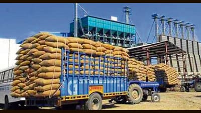 Every 100-kg sample of paddy when shelled gives two-third (67 kg) rice, out of which 25% (nearly 17.5 kg) is broken rice which, earlier, was part of the PDS supplies. (HT) Every 100-kg sample of paddy when shelled gives two-third (67 kg) rice, out of which 25% (nearly 17.5 kg) is broken rice which, earlier, was part of the PDS supplies. (HT)