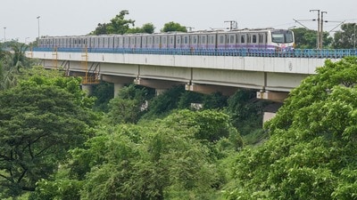 গত অর্থবর্ষে কলকাতা মেট্রোয় ২৩.৬ কোটি যাত্রী চলাচল করেছেন। (ছবিটি প্রতীকী, সৌজন্যে পিটিআই) গত অর্থবর্ষে কলকাতা মেট্রোয় ২৩.৬ কোটি যাত্রী চলাচল করেছেন। (ছবিটি প্রতীকী, সৌজন্যে পিটিআই)
