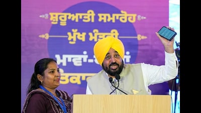 The demand comes two days after Punjab chief minister Bhagwant Mann rolled out ‘Mawan Dheeyan Satkar Yojana’ under which women from the general category will receive ₹1,000 a month. (@BhagwantMann X) The demand comes two days after Punjab chief minister Bhagwant Mann rolled out ‘Mawan Dheeyan Satkar Yojana’ under which women from the general category will receive ₹1,000 a month. (@BhagwantMann X)