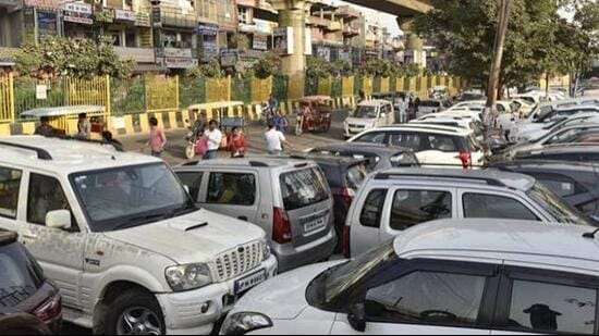 Challans were issued through both online and manual methods, and 17 vehicles were impounded. (HT File)
