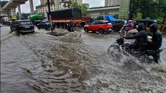 Thane, India - July -03, 2026: Heavy rainfall continues across Thane city. Waterlogging has been reported on Ghodbunder Road, causing traffic to slow down, and motorists are seen driving their vehicles through the flooded roads ,in Thane ,in Mumbai, India, on, Friday, July -03, 2026. ( photo by Praful Gangurde / Hindustan Times ) (praful Gangurde)