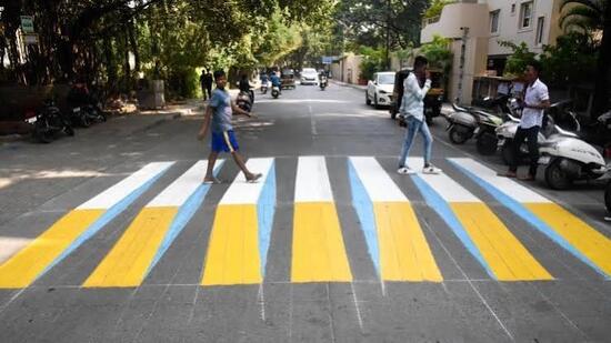 The MC introduced temporary intersection improvements at several busy junctions using lane dividers and traffic cones to improve traffic flow and reduce conflict points. (HT File)