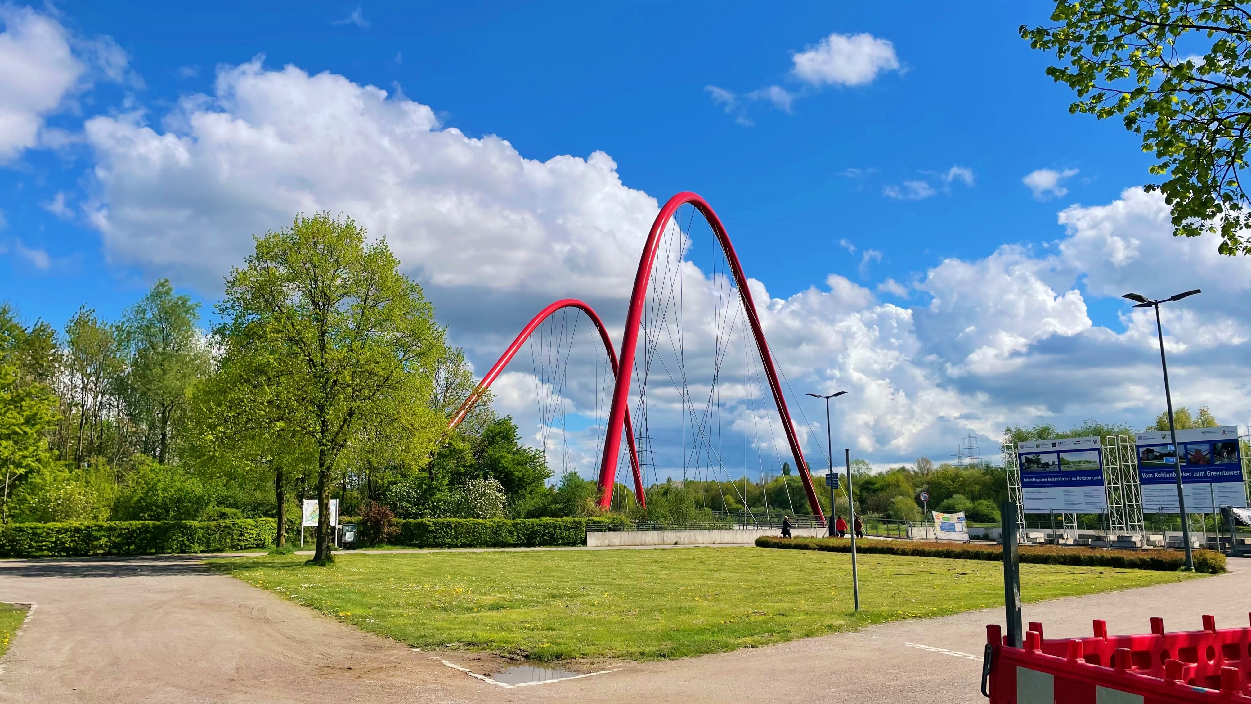 In Gelsenkirchen, the Future Garden integrates existing infrastructure into new ecological layers (Veidehi Gite) In Gelsenkirchen, the Future Garden integrates existing infrastructure into new ecological layers (Veidehi Gite)