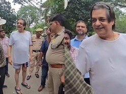 চন্দ্রচূড় সিংয়ের বাড়িতে চলল বুলডোজার! রাগ নয়, অফিসারদের সাথে হাত মেলালেন ‘মাচিস’ অভিনেতা
