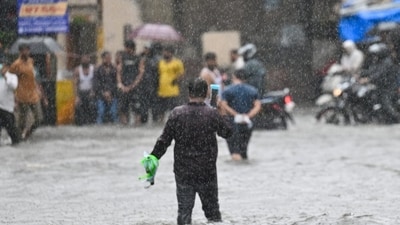 Water accumulates on Andheri-Ghatkopar Road following heavy rainfall in Mumbai. Citizens have been advised to remain alert, particularly while travelling through low-lying areas and ghat roads. (HT/Raju Shakuntala Shinde) Water accumulates on Andheri-Ghatkopar Road following heavy rainfall in Mumbai. Citizens have been advised to remain alert, particularly while travelling through low-lying areas and ghat roads. (HT/Raju Shakuntala Shinde)
