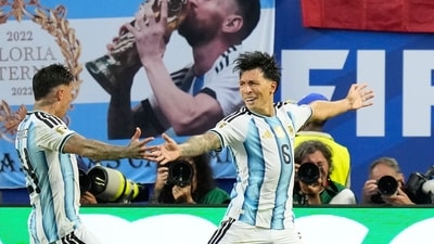Lisandro Martinez made it 2-1 in the 92nd minute. (AP Photo/Rebecca Blackwell) Lisandro Martinez made it 2-1 in the 92nd minute. (AP Photo/Rebecca Blackwell)