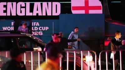 Jude Bellingham gets off the bus at the hotel where England will stay in Mexico City ahead of their World Cup round of 16 soccer match against co-hosts Mexico. (AP Photo/Eduardo Verdugo) Jude Bellingham gets off the bus at the hotel where England will stay in Mexico City ahead of their World Cup round of 16 soccer match against co-hosts Mexico. (AP Photo/Eduardo Verdugo)