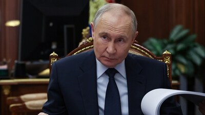 Russian President Vladimir Putin called UAE counterpart Mohammed bin Zayed Al Nahyan for help with the detention of a man suspected of shooting a Russian military intelligence officer. (AP file photo)