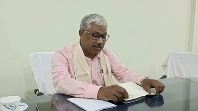 রাজ্যের মন্ত্রীর হোয়াটসঅ্যাপ হ্যাক! টাকা চেয়ে মেসেজ, পুলিশের দ্বারস্থ দীপক বর্মন রাজ্যের মন্ত্রীর হোয়াটসঅ্যাপ হ্যাক! টাকা চেয়ে মেসেজ, পুলিশের দ্বারস্থ দীপক বর্মন