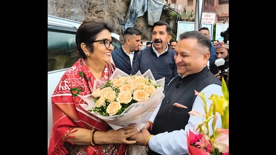 Himachal Pradesh Congress committee chief Vinay Kumar welcoming state party in-charge Rajani Patil in Shimla on Saturday. (Deepak Sansta/HT)