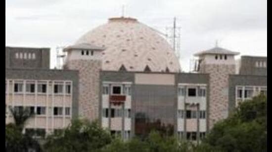 The proposal, moved by the municipal secretary’s office, stated that many former elected representatives continue to face financial hardship. (FILE)